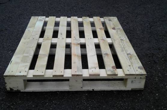 1000x1200 mm-es keretes, erős, egyutas raklapok